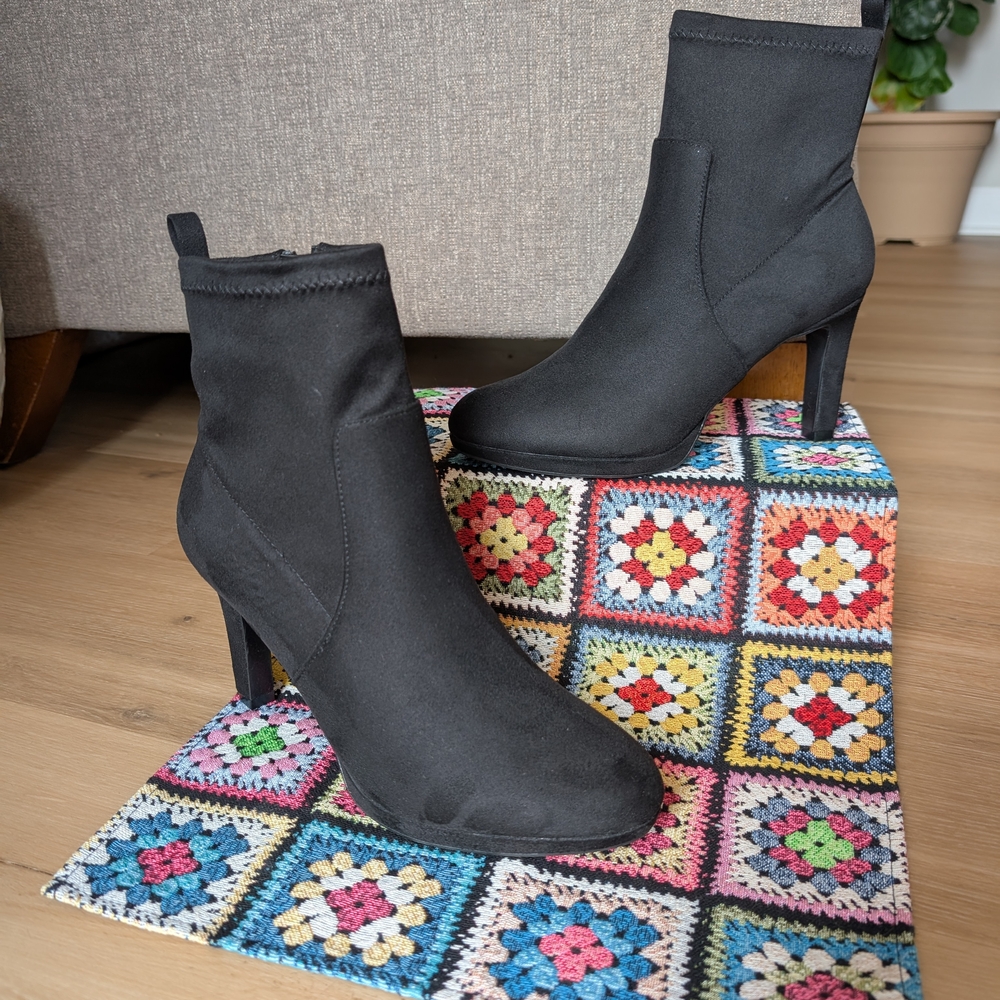 NEW Women's Life Stride "Jersey" Heeled Comfort Booties - Retail $110 - Size 9